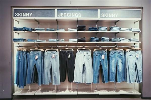 Moderne Allure: Denim Cargo Bukser Erobrer Streetwear-Mode