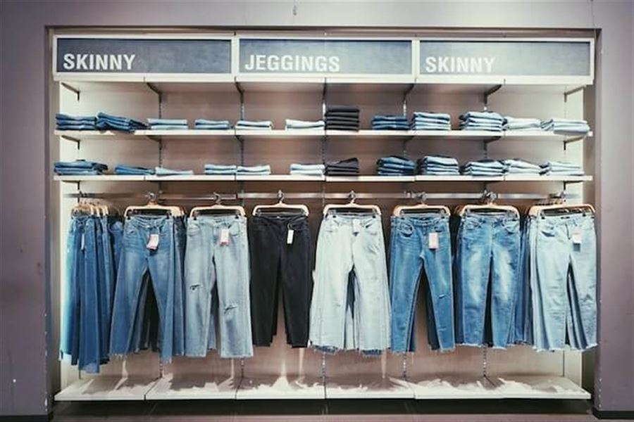 Moderne Allure: Denim Cargo Bukser Erobrer Streetwear-Mode