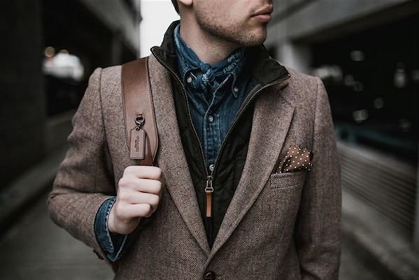 Hold varmen med stil med en uldfrakke herre